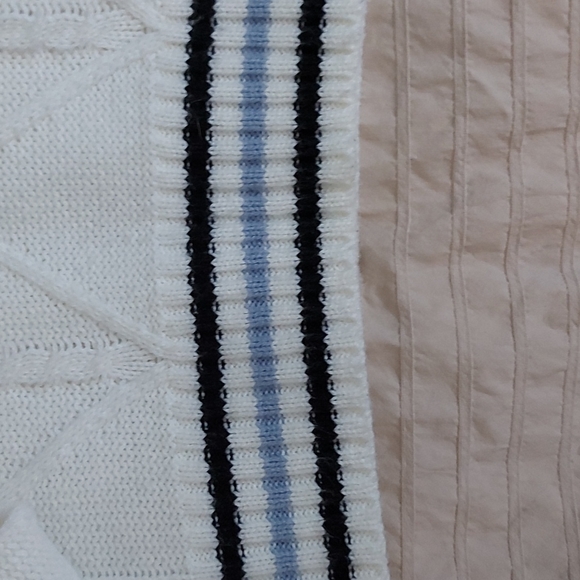 SHEIN Collegiate Cable Knit Sweater/V Neck/Cropped/Sz M/White/Blue/Black - Picture 5 of 8